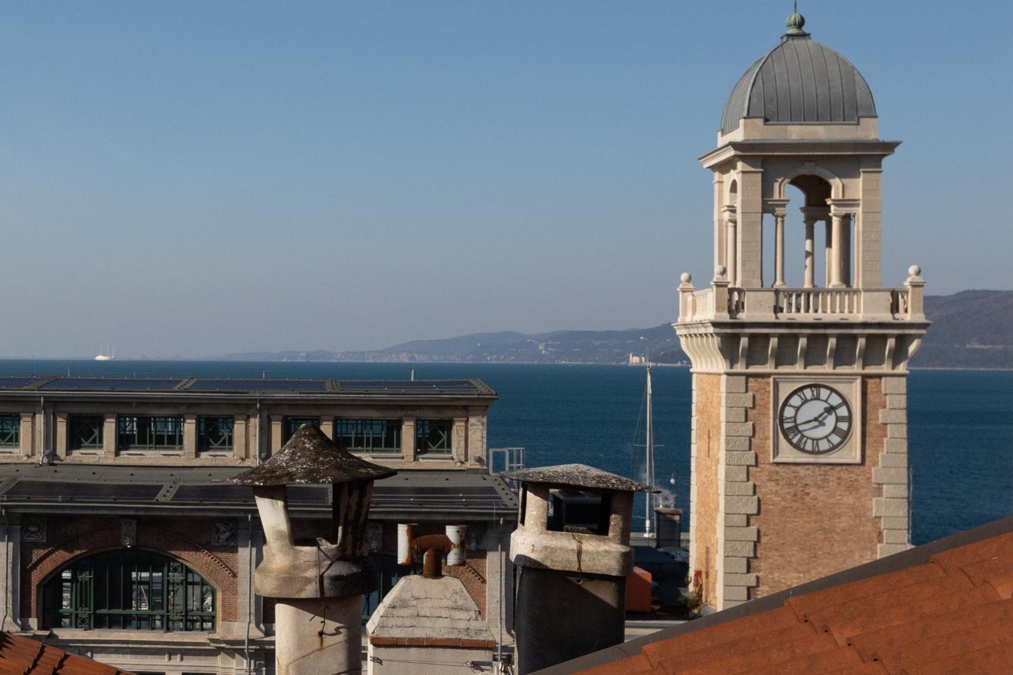 Mansarda Piazza Venezia Apartment ตรีเอสเต ภายนอก รูปภาพ