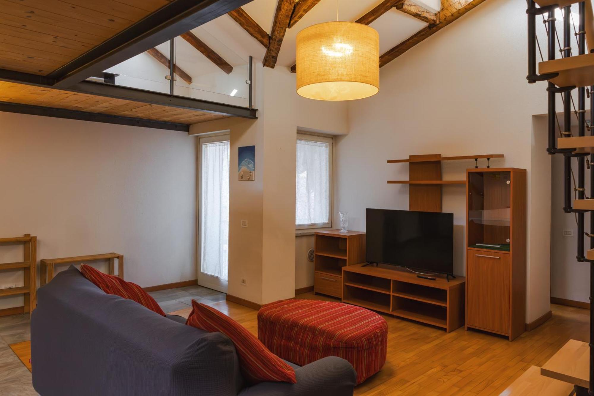 Mansarda Piazza Venezia Apartment ตรีเอสเต ภายนอก รูปภาพ