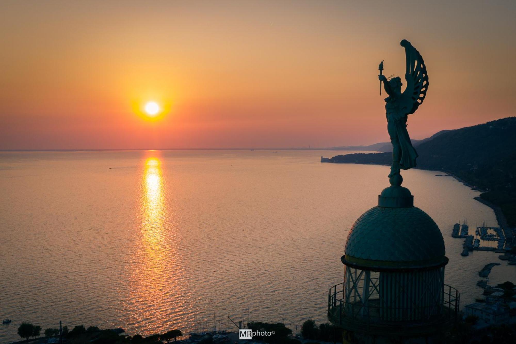 Mansarda Piazza Venezia Apartment ตรีเอสเต ภายนอก รูปภาพ