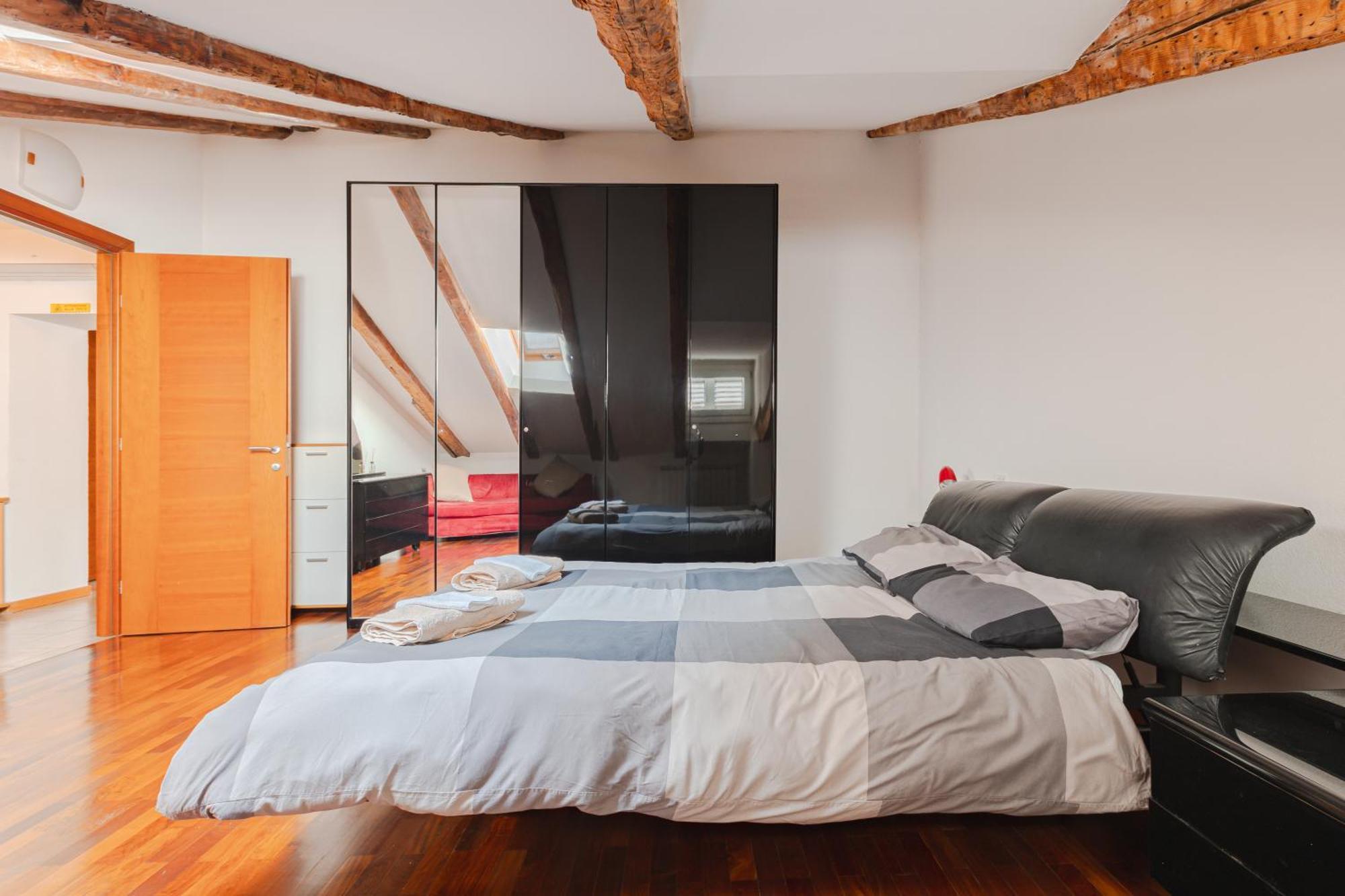 Mansarda Piazza Venezia Apartment ตรีเอสเต ภายนอก รูปภาพ