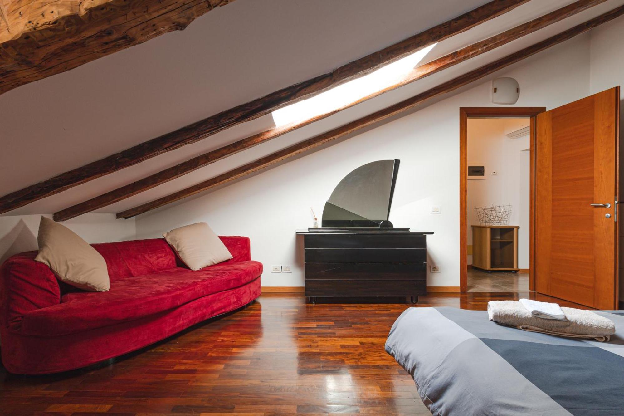 Mansarda Piazza Venezia Apartment ตรีเอสเต ภายนอก รูปภาพ